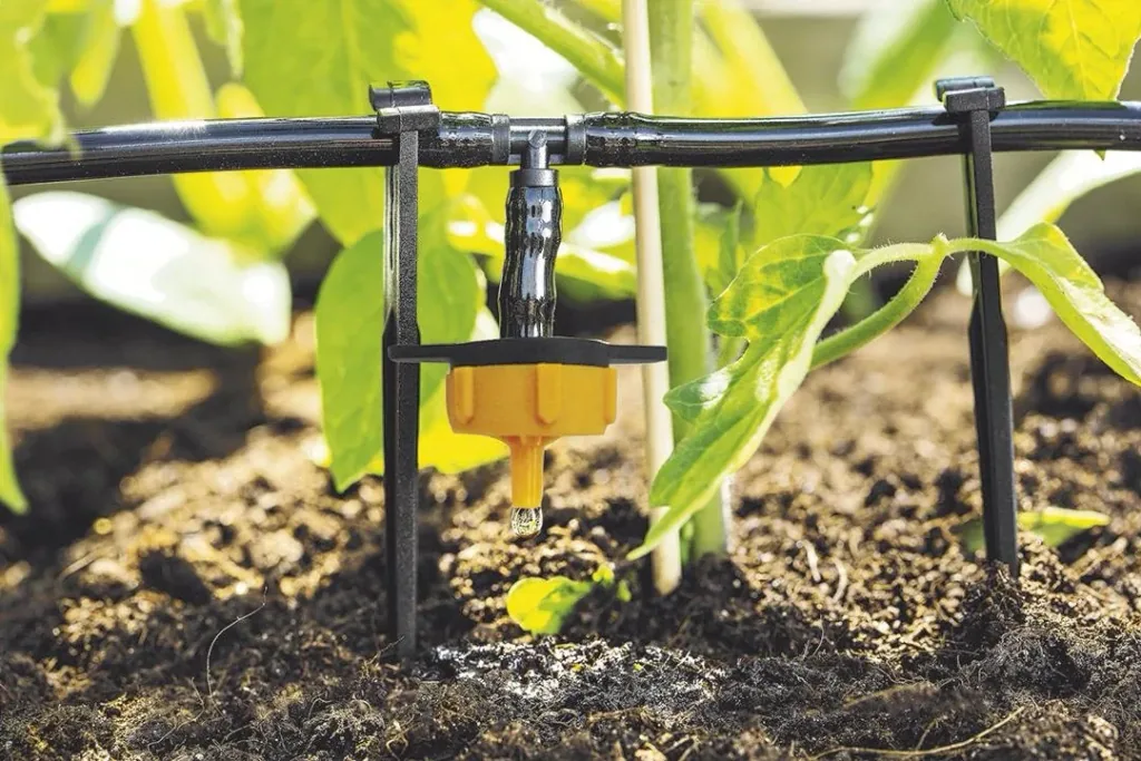 Solar irrigation set with battery, panel, pump, hose, nozzles, etc.