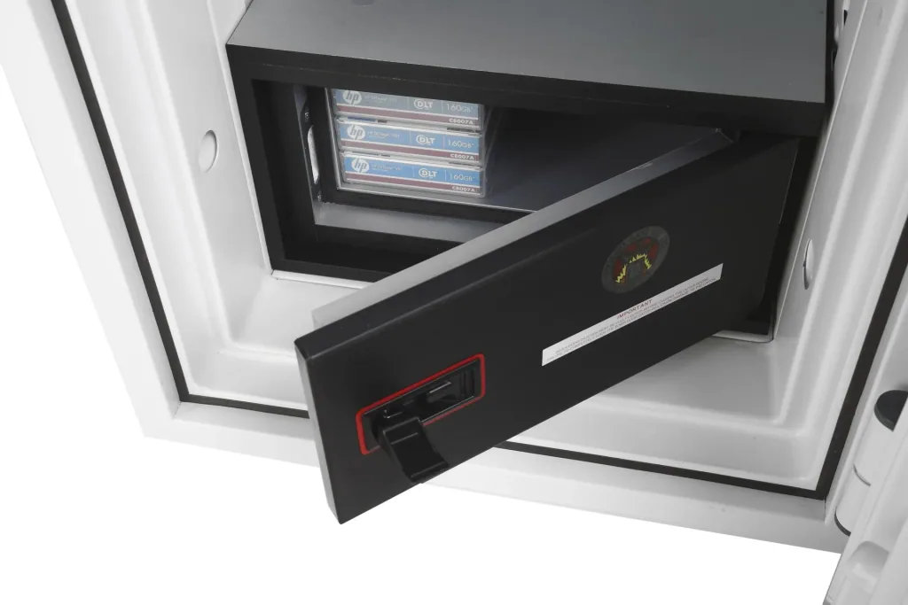 Data protection safe Datacombi size 1 with key lock