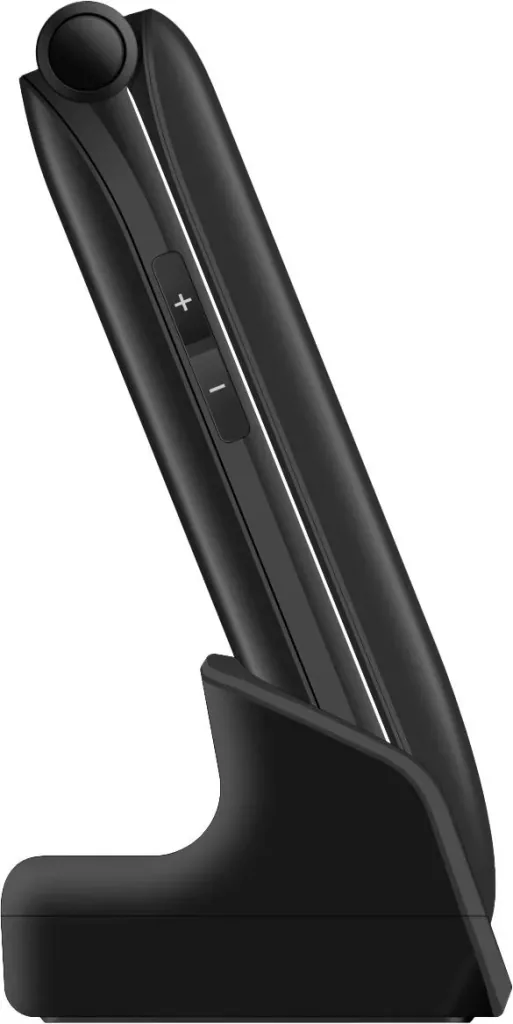 High-quality clamshell phone with extra-large buttons and 2.4" color display