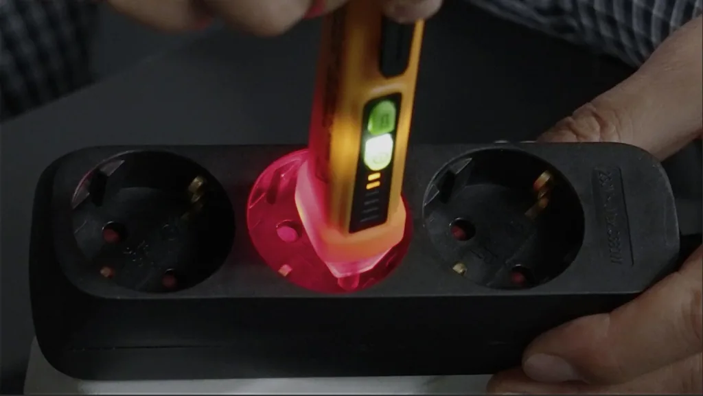 Voltfinder - contactless voltage tester