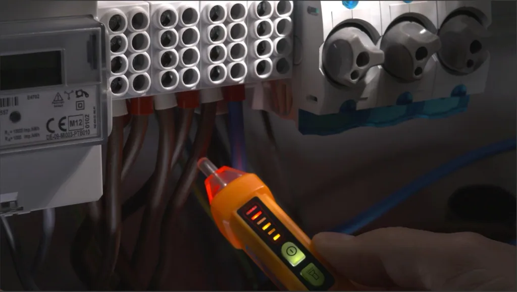 Voltfinder - contactless voltage tester