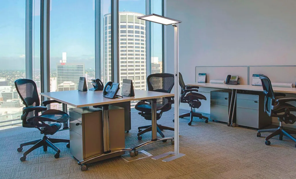 LED floor lamp Up & Down 80 W with motion sensor and 1-10V dimmable
