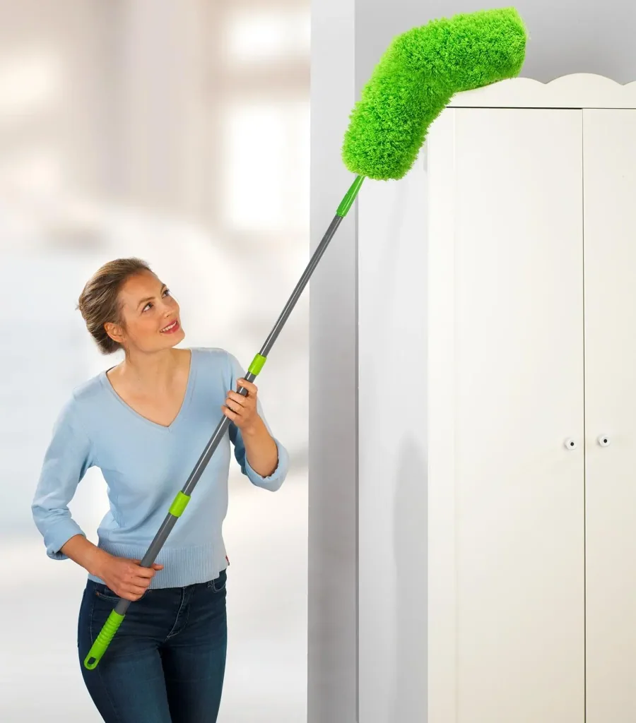 Telescopic feather duster