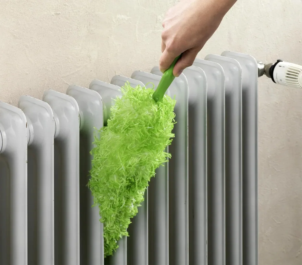 Telescopic feather duster