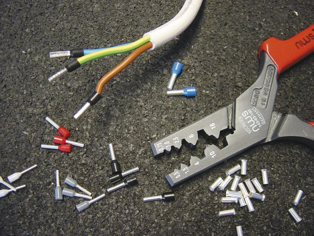 Insulated wire end ferrules assortment with pliers and screwdriver