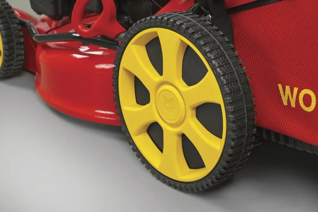 Petrol lawn mower with self-propelled drive - A 460 A SP HW