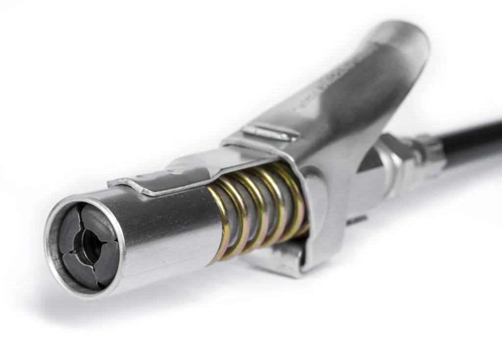 Special coupling for grease guns