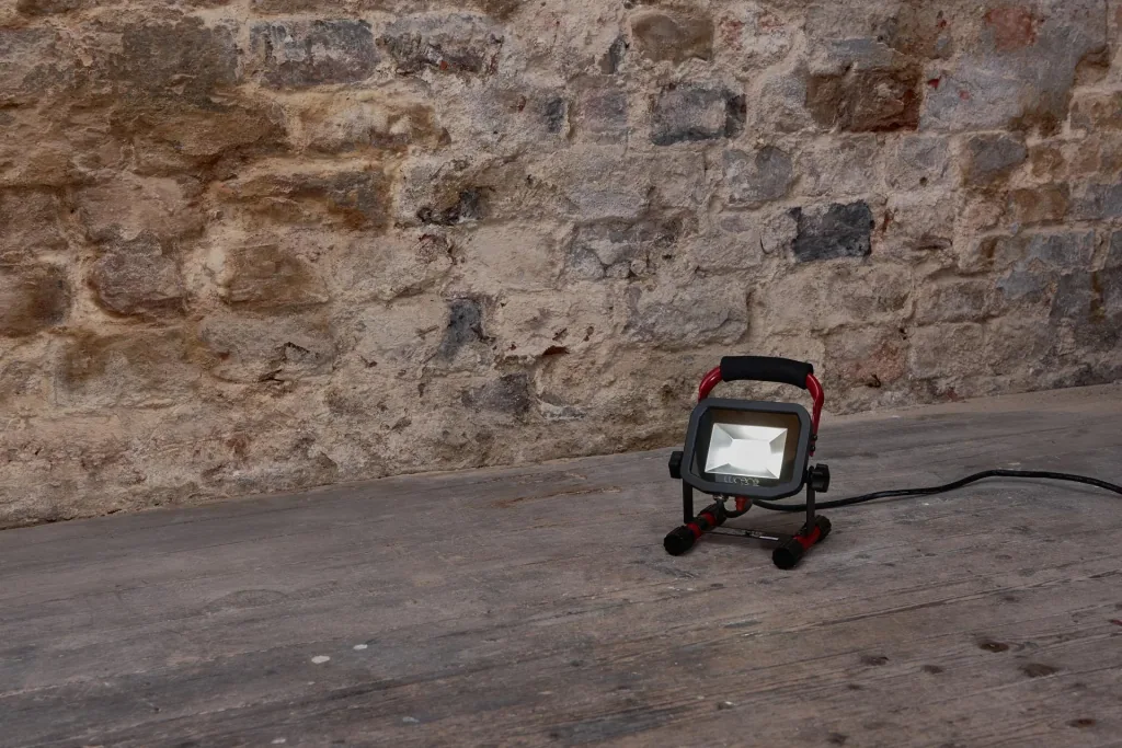 LED construction spotlight, 1200 lumens, 15 watts, 5000K, 2m cable