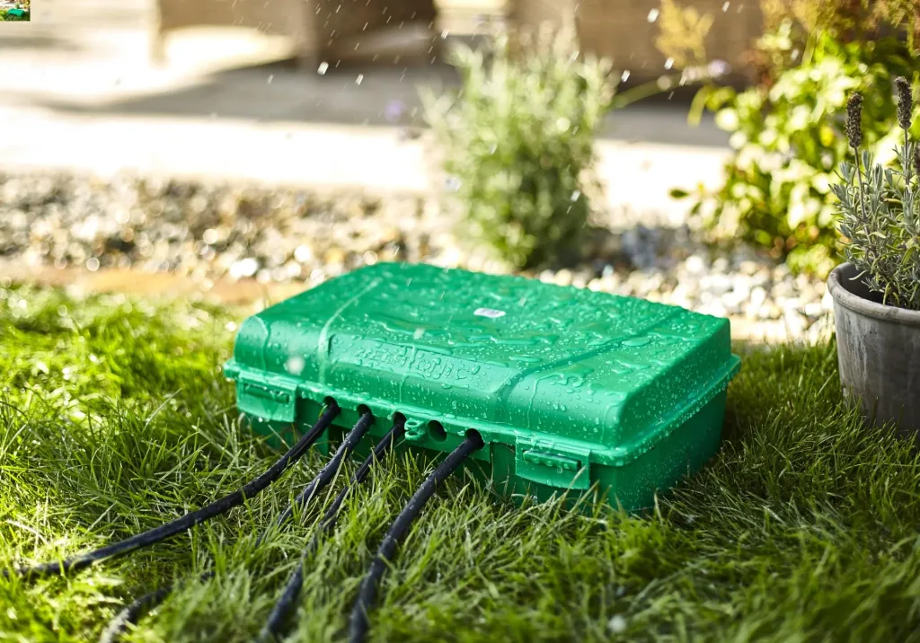 Weatherproof distribution box IP 55, green