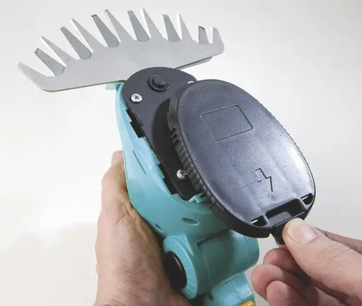 Cordless grass and shrub shears 10.8 volts with handle including spare battery