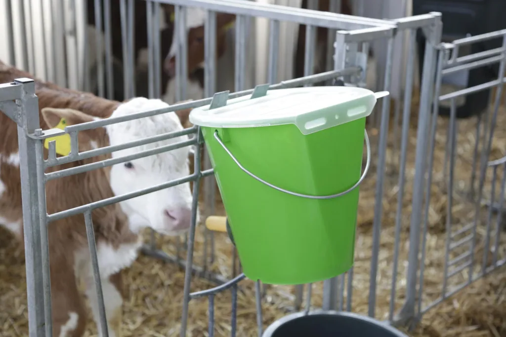 Lid for MilkGuard drinking bucket, white transparent