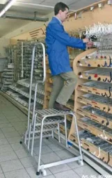 Mobile aluminum assembly step with handrail and castors 3 steps ladder