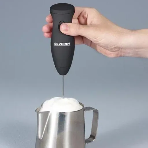 Milk frother - with batteries