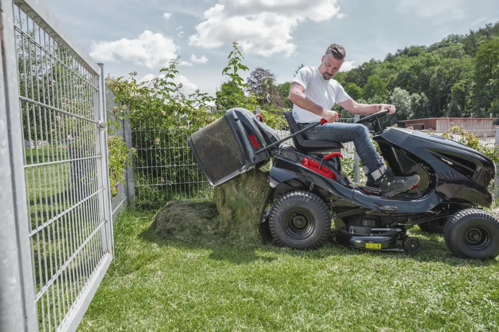 Petrol lawn tractor Easy 15-93.2 HD-A - 2 in 1 function