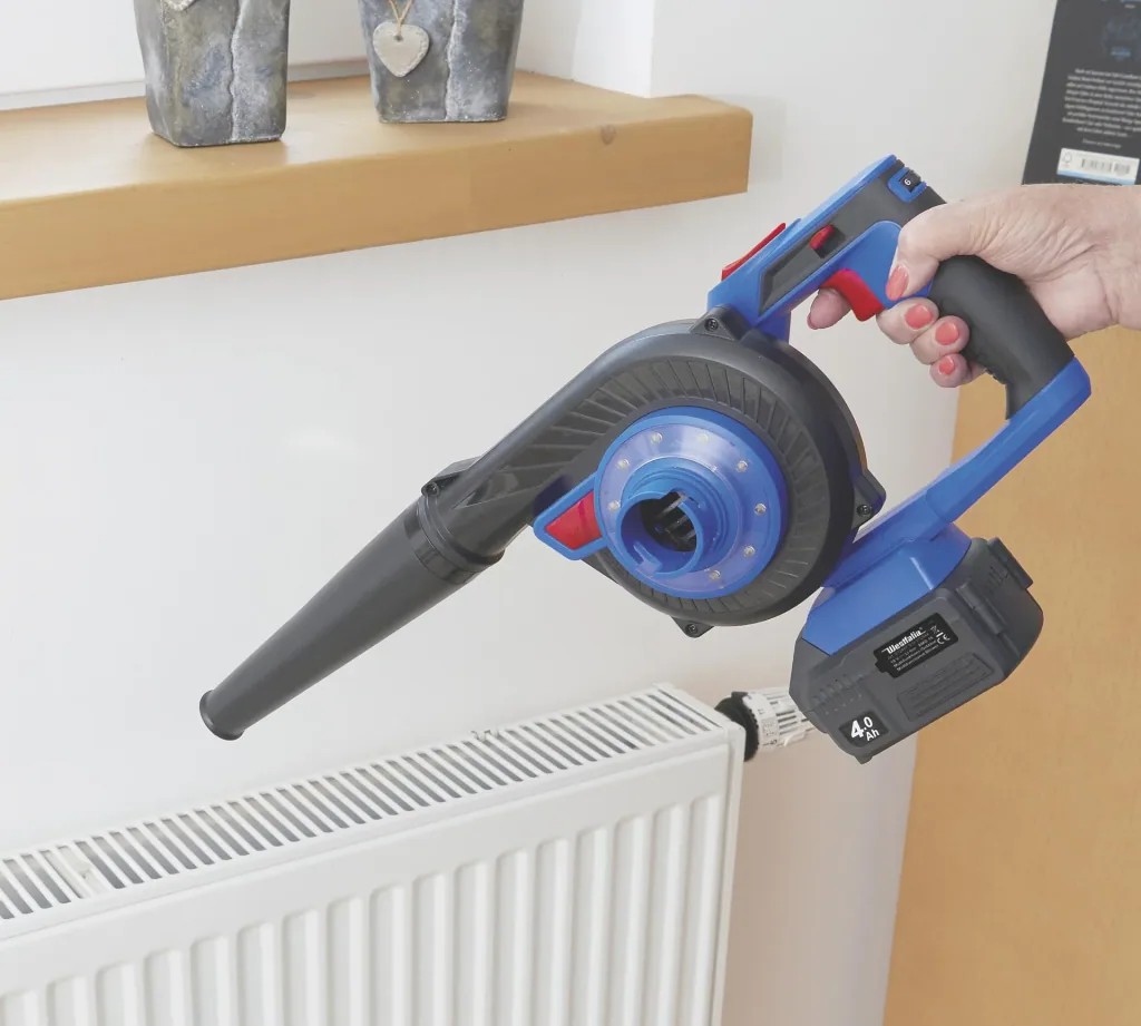 Multifunctional blower 18 Volt Li-ion AMG 18 including 1 battery 2.0 Ah and charger