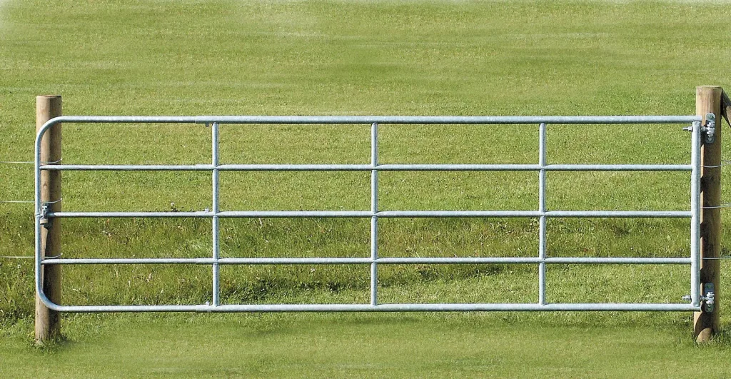 Assembly set for pasture gates