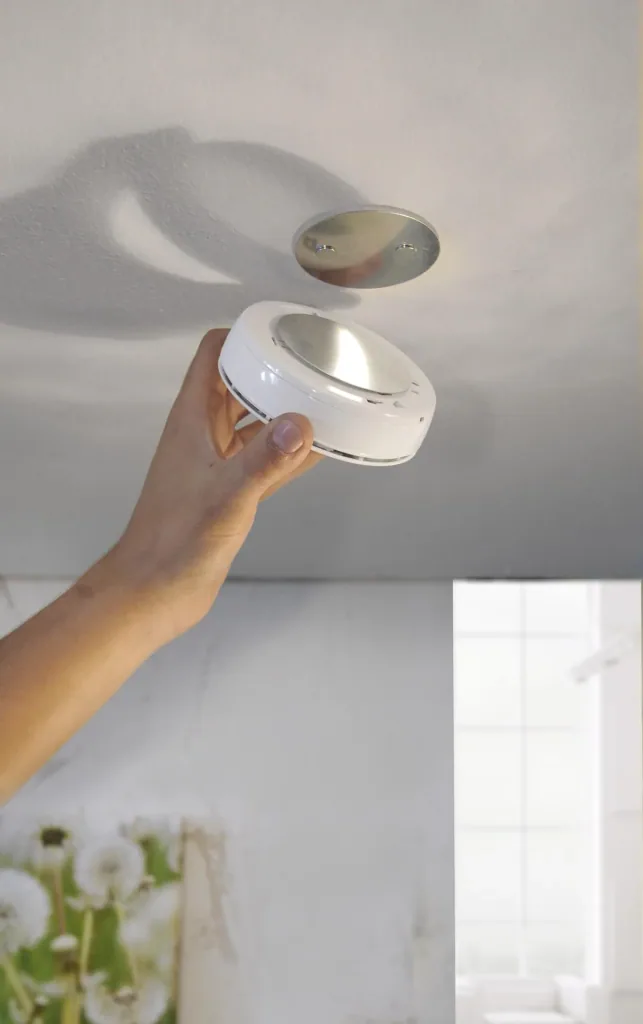 Smoke detector flat 3 x + 3 x magnetic attachment - SAVINGS SET!
