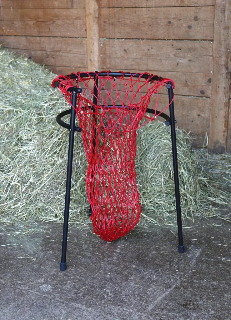 Filling aid for hay nets