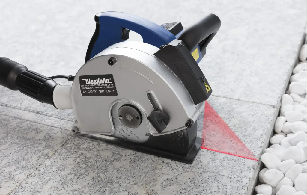 Wall chaser 1700 watts including 2 diamond cutting discs 150 mm