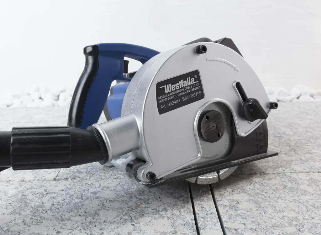 Wall chaser 1700 watts including 2 diamond cutting discs 150 mm