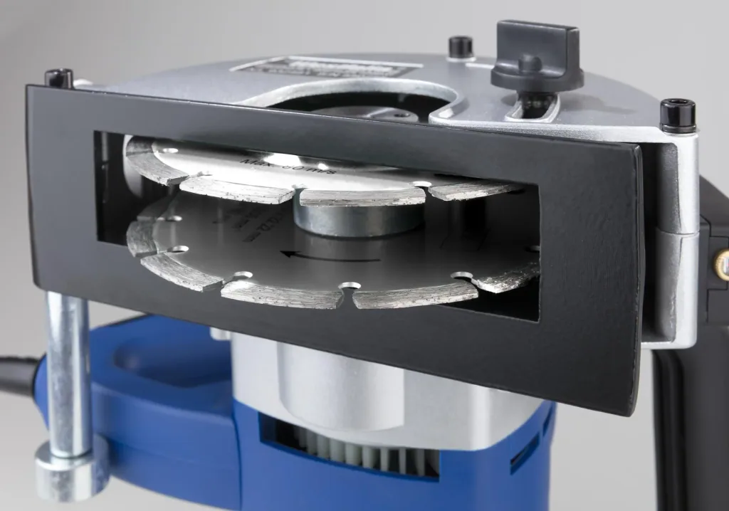 Wall chaser 1700 watts including 2 diamond cutting discs 150 mm