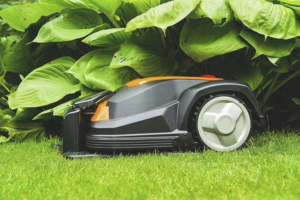 Robotic lawnmower SA650B - up to 650 m²