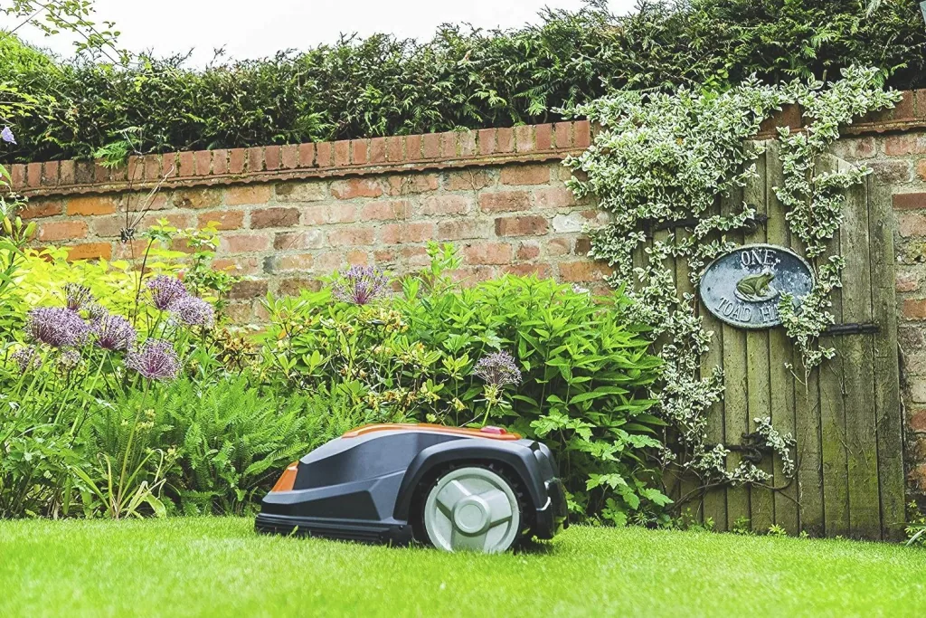 Robotic lawnmower SA650B - up to 650 m²