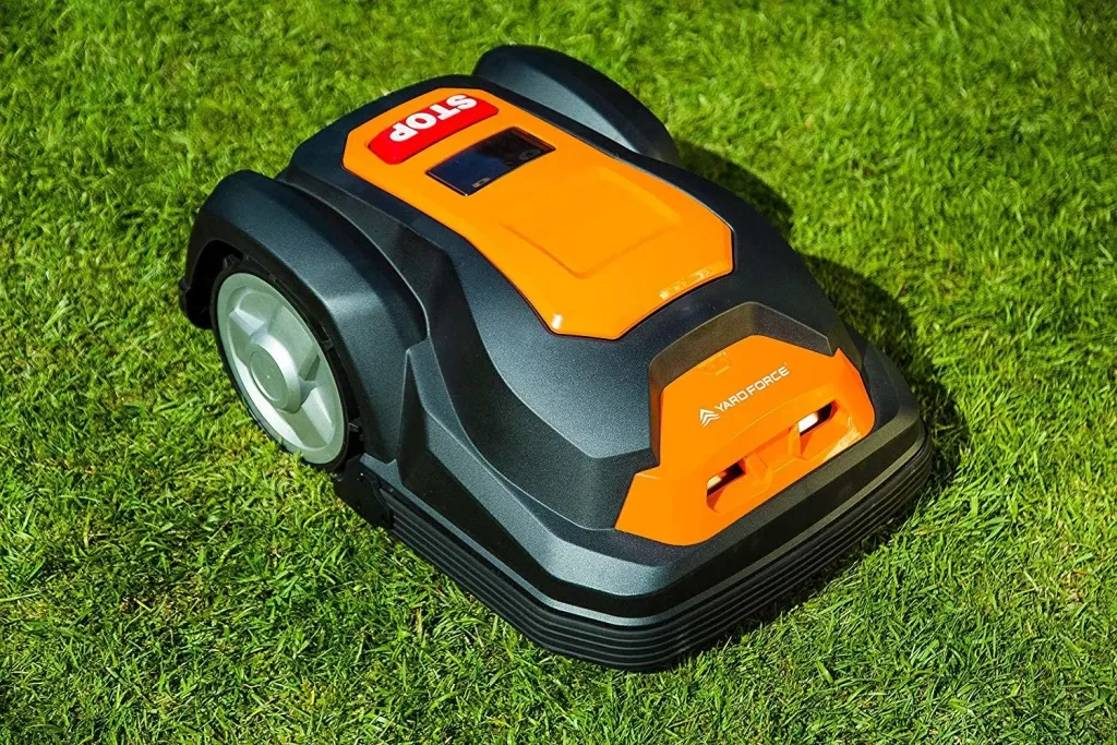 Robotic lawnmower SA650B - up to 650 m²