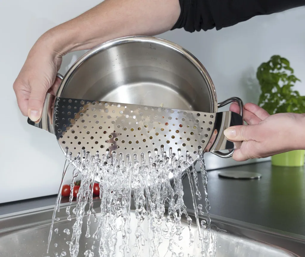 Extra Large Stainless Steel Pouring Aid. For pots up to 26 cm.