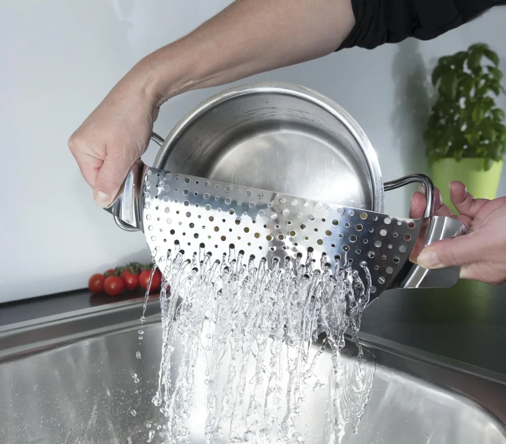 Extra Large Stainless Steel Pouring Aid. For pots up to 26 cm.