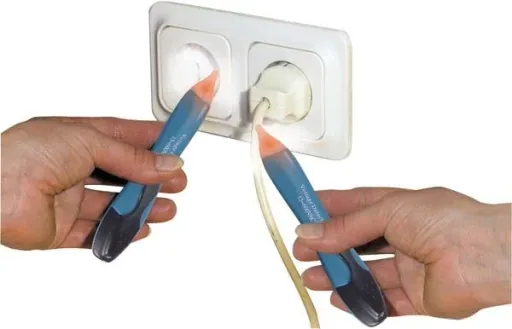Contactless voltage detector, open circuit finder, voltage finder