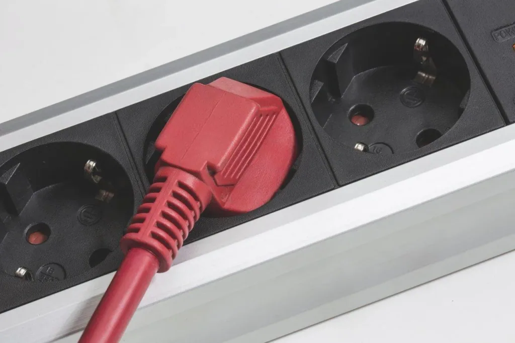6-way aluminum power strip with surge protection and switch