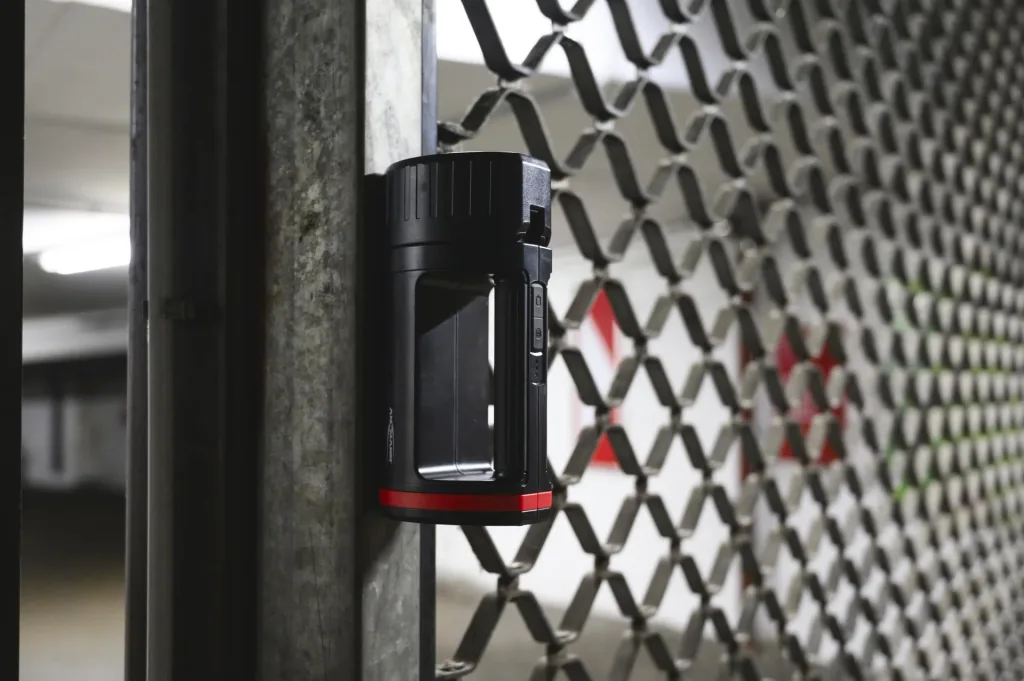 Cordless handheld spotlight HS20R Pro