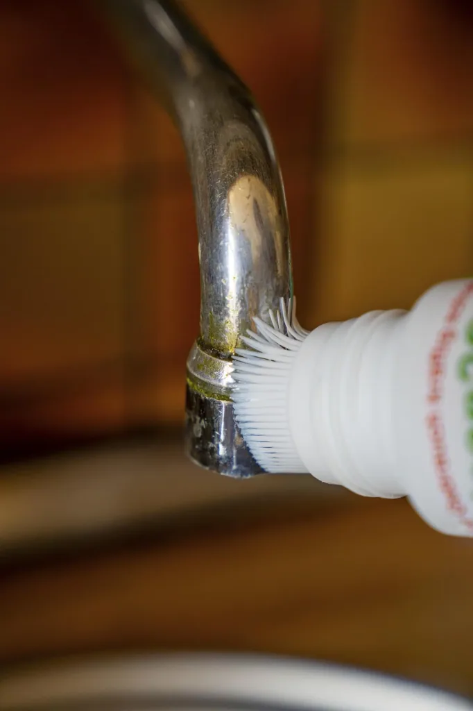 Adhesive descaler “Kalk Blitz”, with brush head, 200 ml