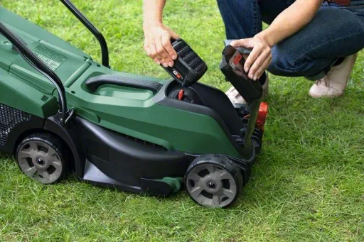 Cordless lawn mower City Mower 18V-32-300: 1x battery pack PBA 18V 4.0Ah W-C, charger