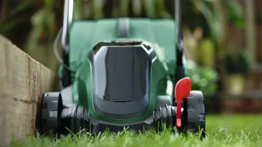 Cordless lawn mower City Mower 18V-32-300: 1x battery pack PBA 18V 4.0Ah W-C, charger