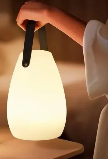 LED table lamp with color change