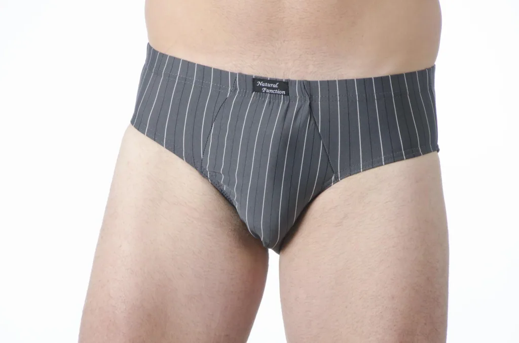 Briefs in a pack of 4, assorted colors, size 7