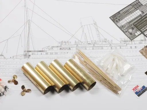 RMS Titanic kit, scale 1:144