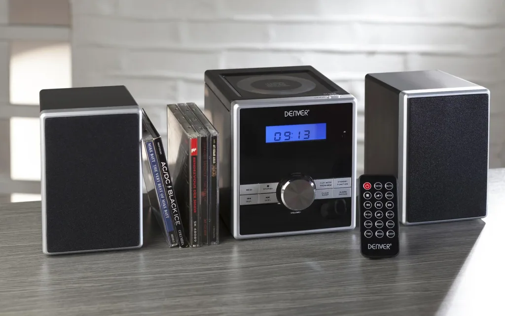 Stereo system with CD player, radio and AUX connection