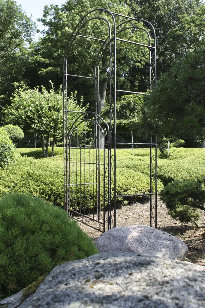 Gate with rose arch "Mayon"
