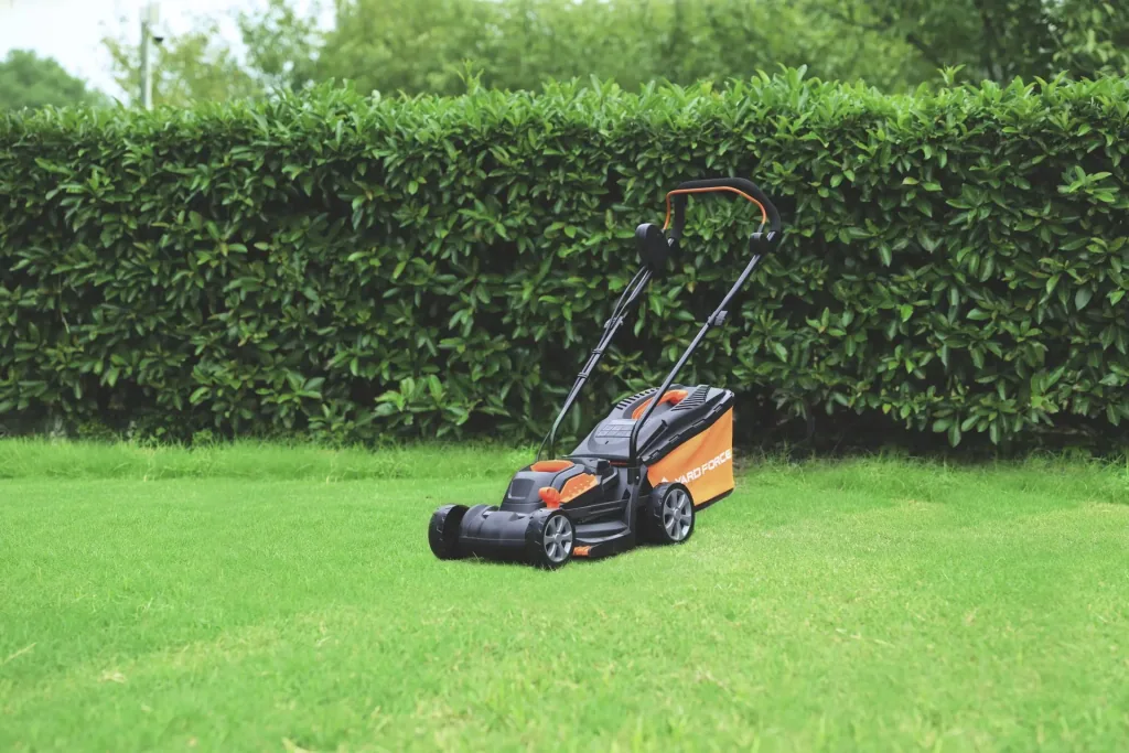 LM C33 20 V cordless lawn mower, including battery and charger