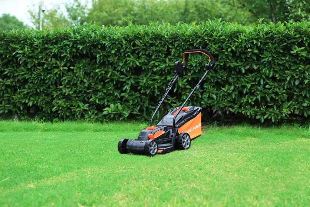 LM C33 20 V cordless lawn mower, including battery and charger
