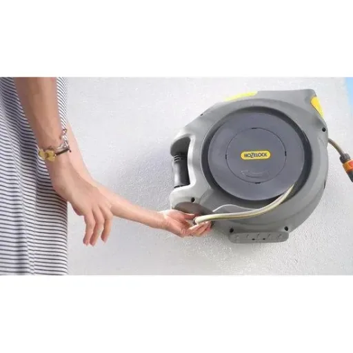 Hozelock automatic hose reel