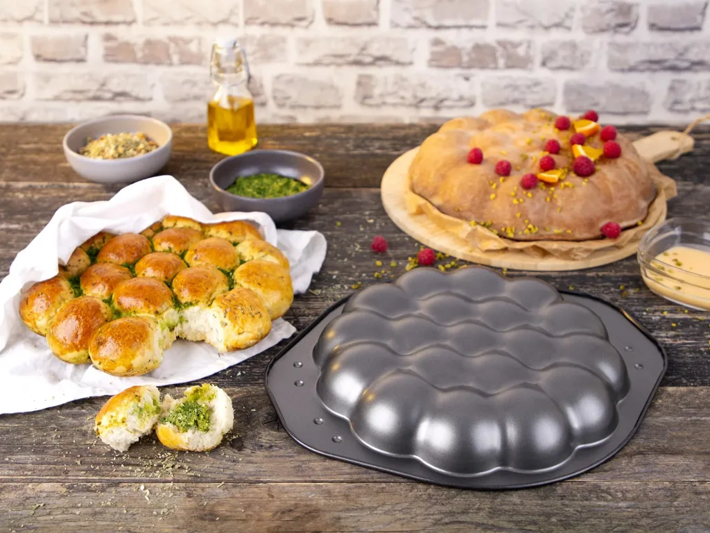 Cloud Sun Enamel Baking Pan, 30 x 35 x 4 cm with Recipes