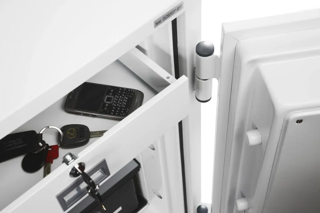 Data protection safe Datacombi size 2 with key lock