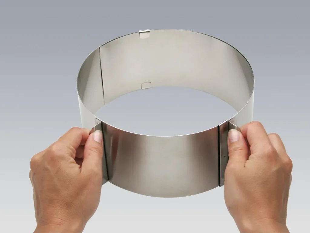 Variable cake ring with scale, from 16-30 cm