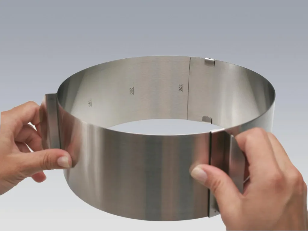 Variable cake ring with scale, from 16-30 cm