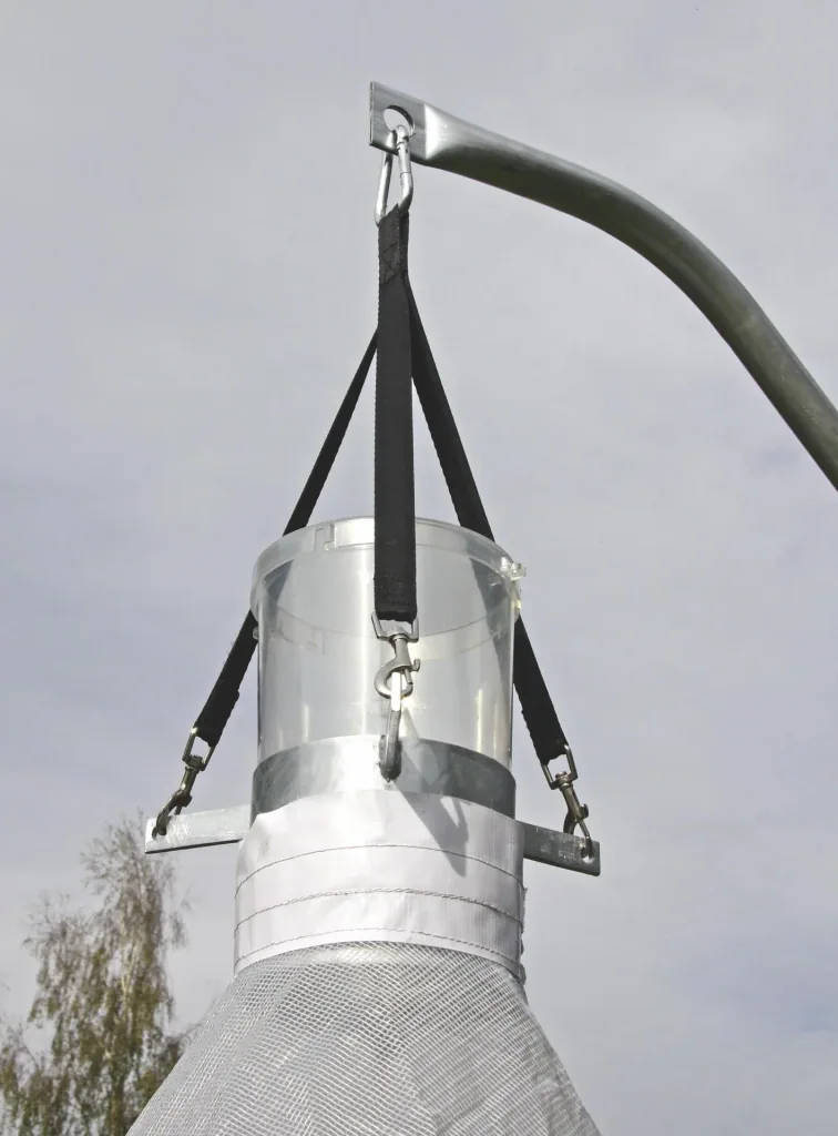 Horsefly trap "Taon X" including rod for hanging