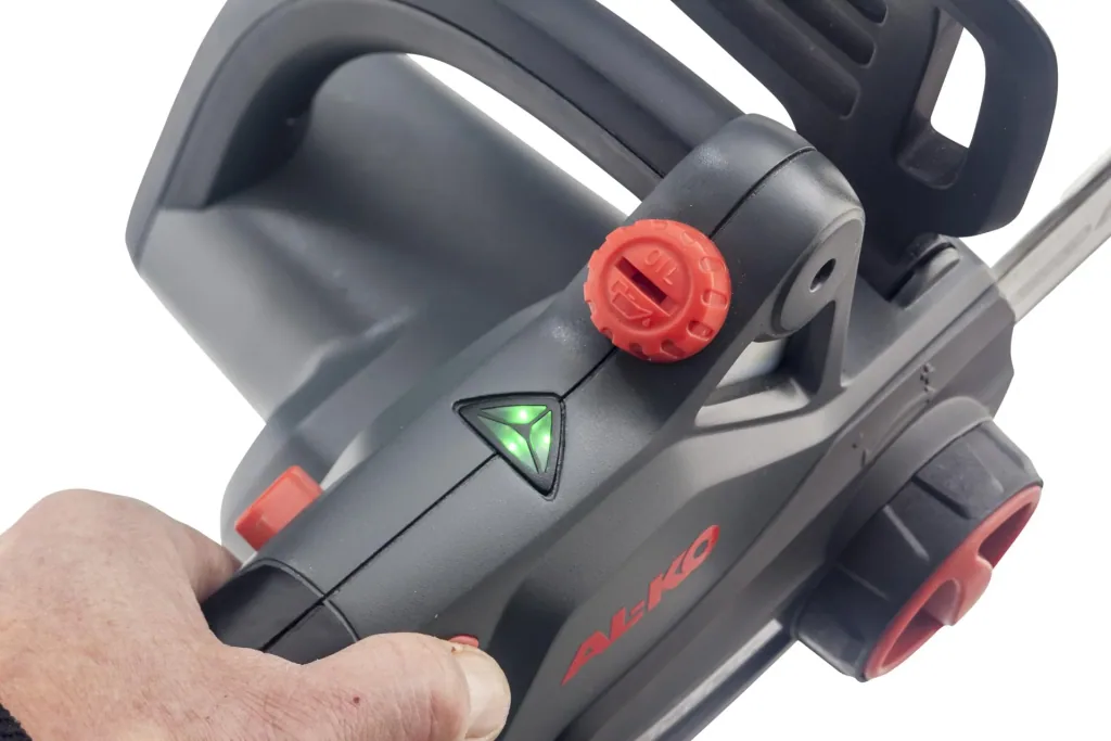 18 V BOSCH HOME AND GARDEN COMPATIBLE Cordless Chainsaw CS 1825 including battery and charger
